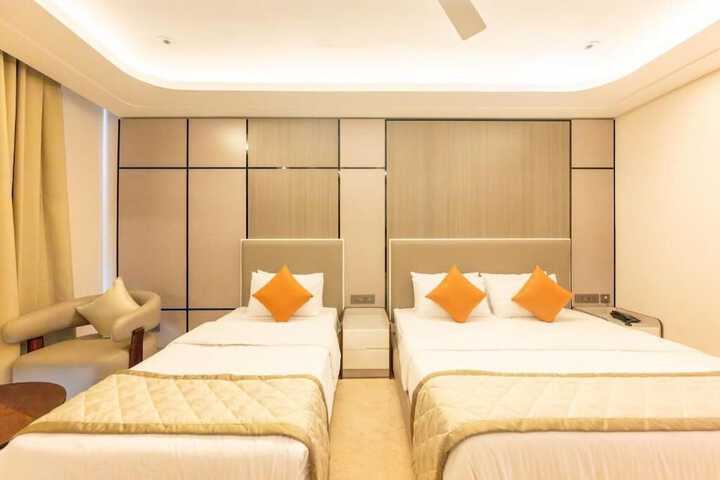 Room 4 of 34
