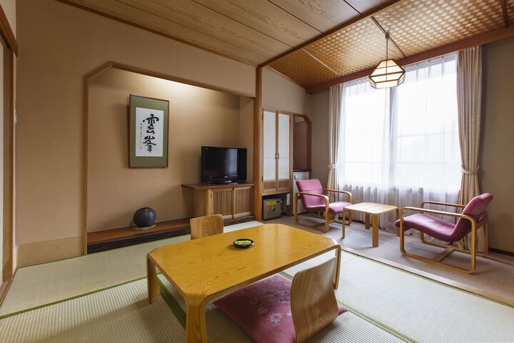 Room 14 of 83