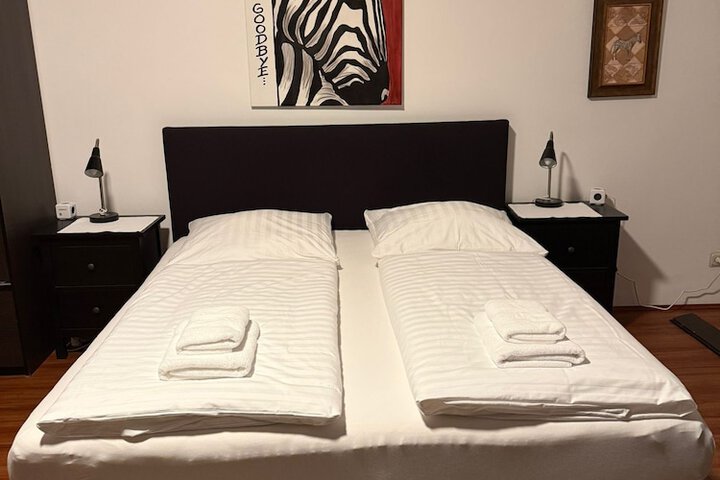 Room 5 of 32