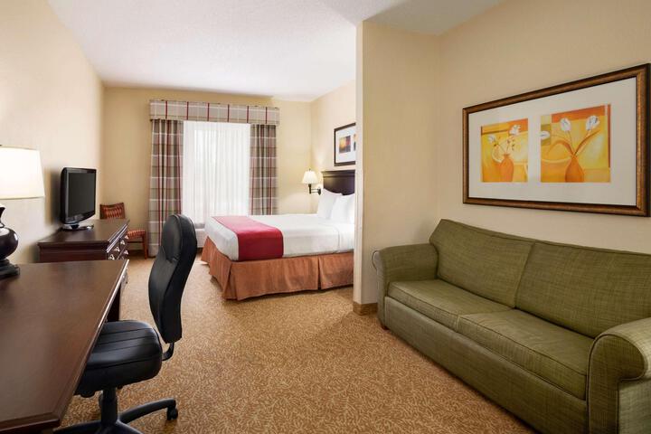 1 King Bed (3 of 6)