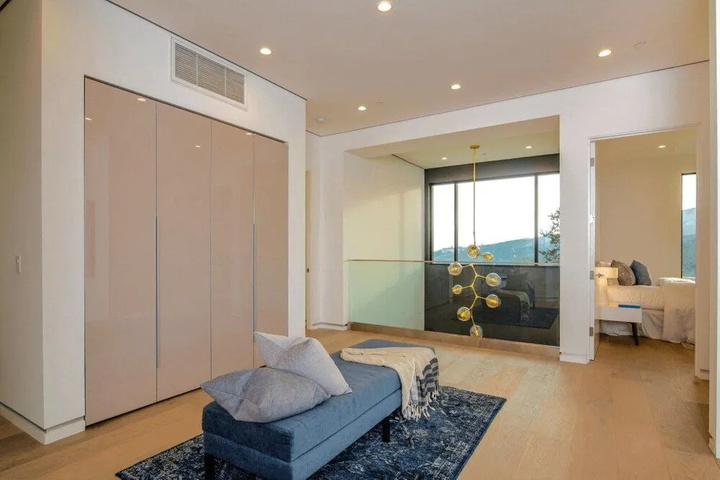 Room 5 of 25