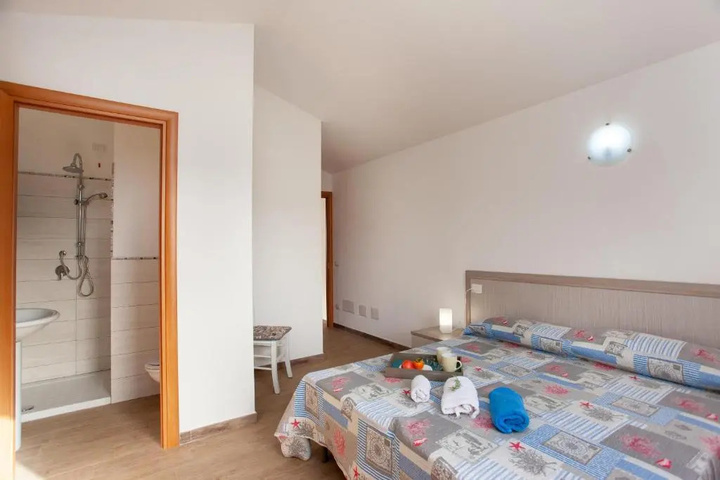 Room 4 of 11