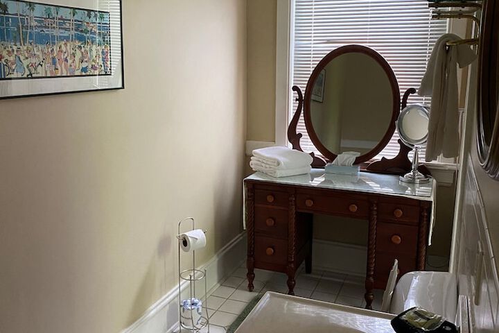 Room 64 of 92