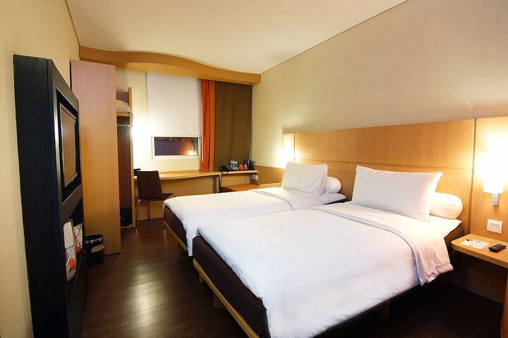 Room 8 of 49