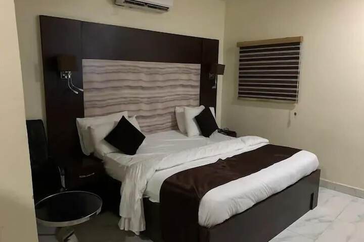 Room 2 of 25
