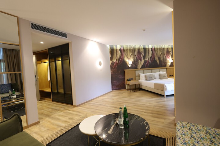Room 59 of 136