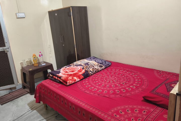 Room 2 of 6