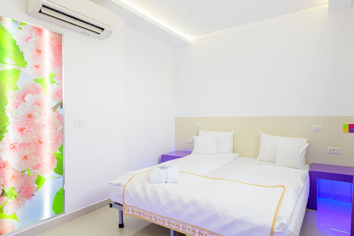 Room 8 of 47