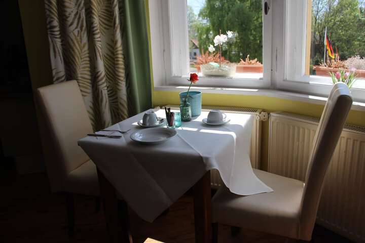 Dining 42 of 49