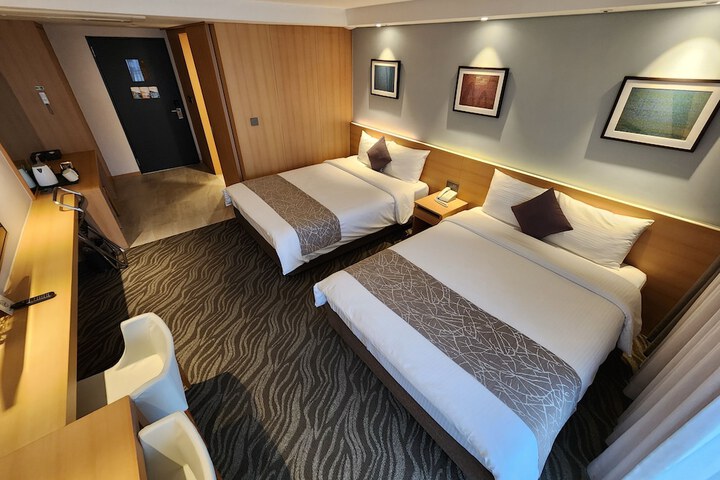 Room 21 of 143