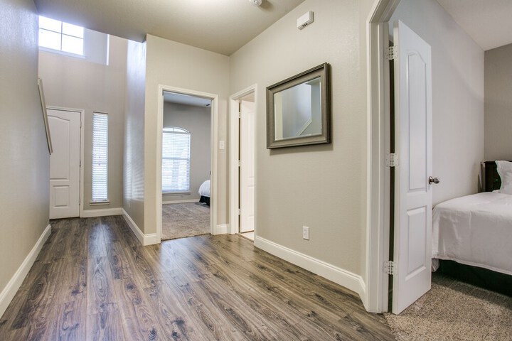 Room 6 of 18