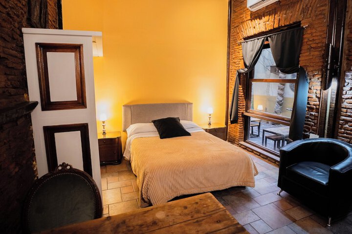 Room 17 of 46