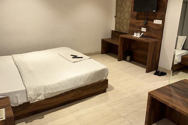 Room 9 of 26
