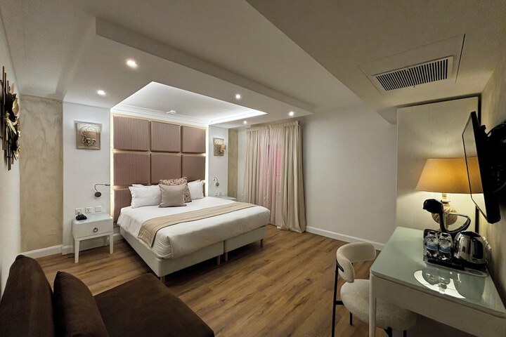 Room 44 of 155