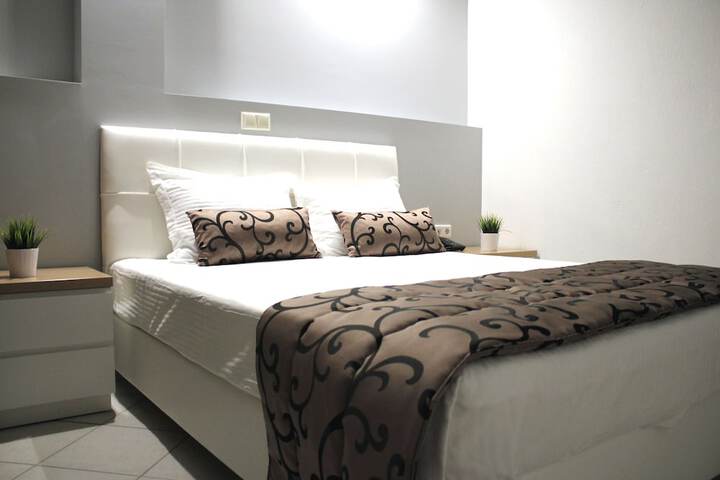 Room 15 of 37