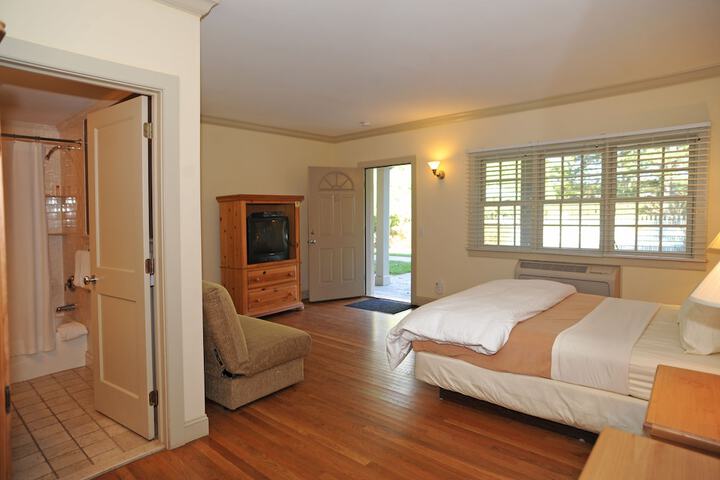 Room 8 of 33