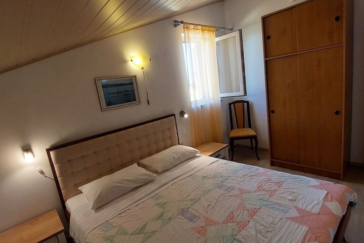 Room 3 of 42