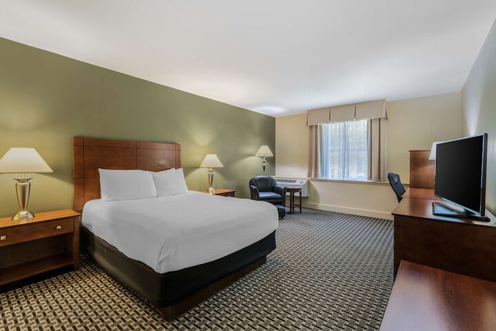 1 Queen Bed (17 of 31)