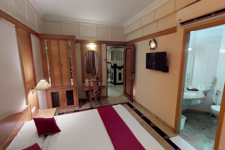 Room 3 of 27
