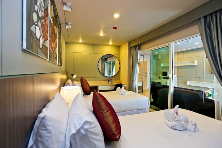 Room 4 of 17