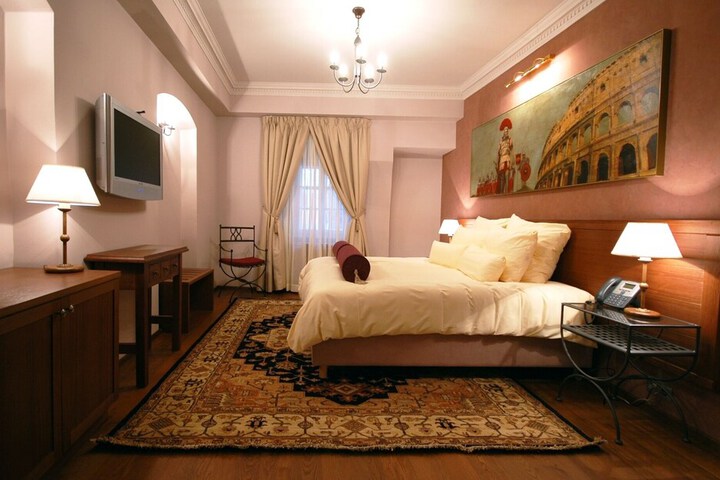 Room 13 of 66
