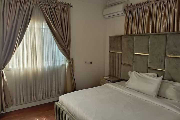 Room 4 of 62