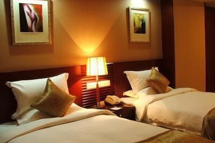 Room 6 of 26