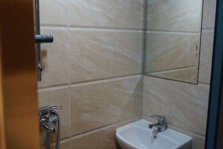 Room 6 of 40