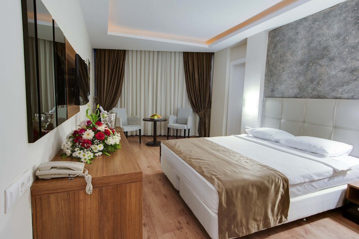 Room 2 of 8
