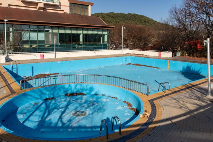 Pool 25 of 30