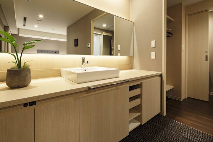 Room 14 of 60