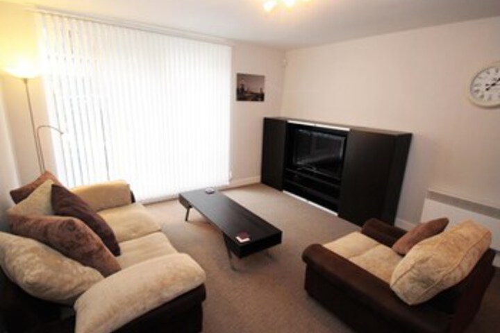 Lounge 6 of 13