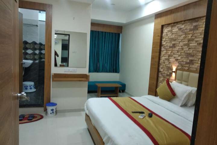 Room 10 of 37