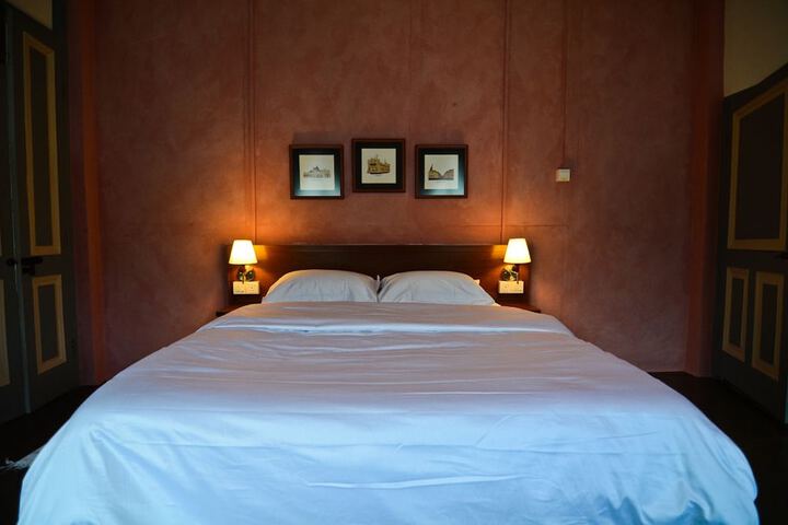 Room 3 of 37