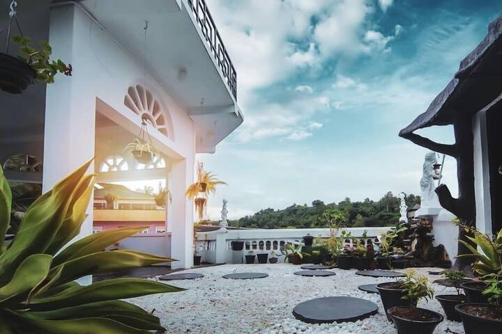 Hotel Exterior 2 of 38
