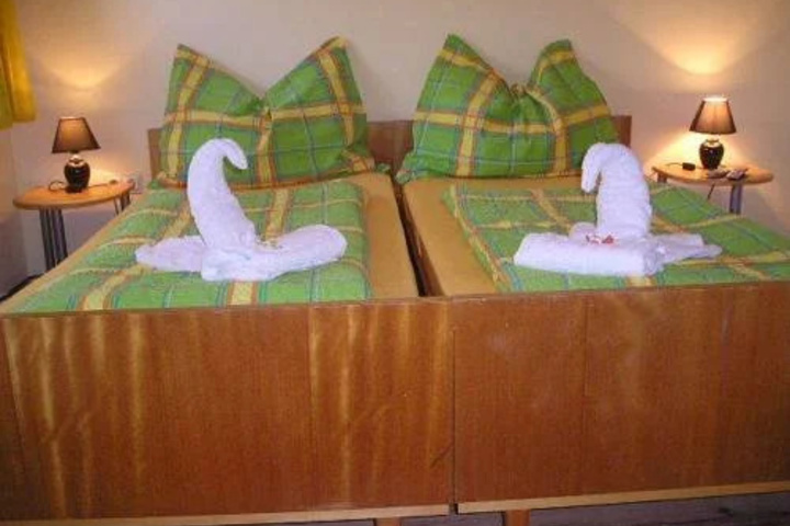 Room 5 of 17