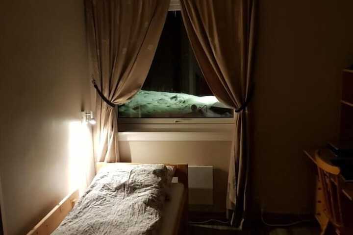 Room 5 of 112
