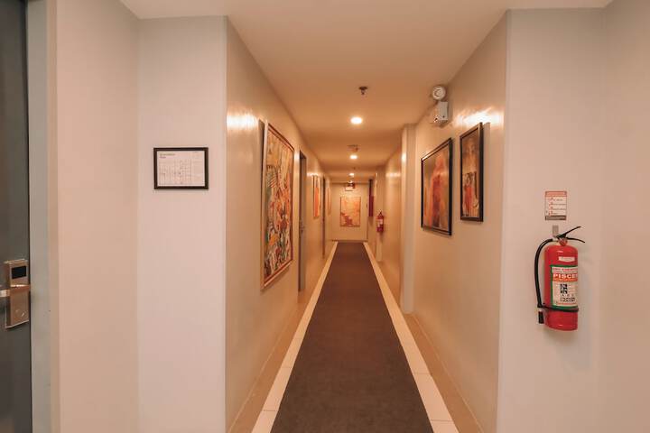 Ballroom/Hall 22 of 27