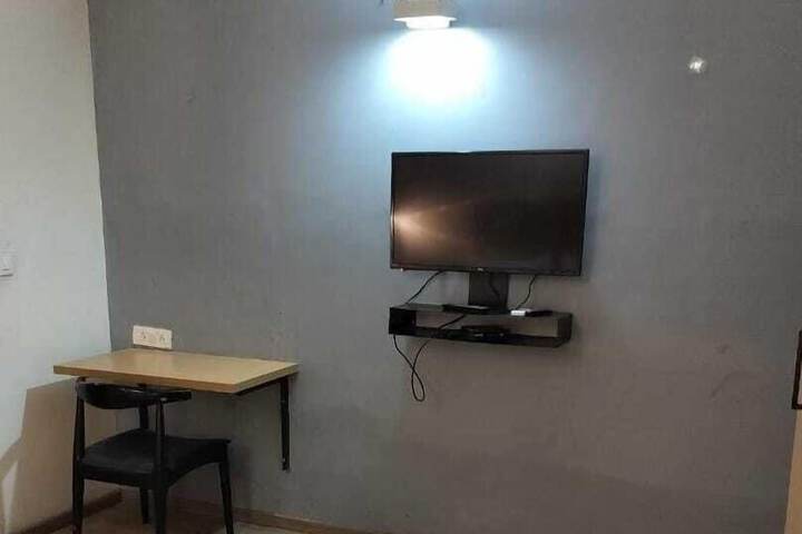 Room 7 of 12