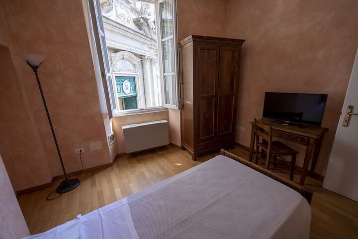 Room 8 of 18