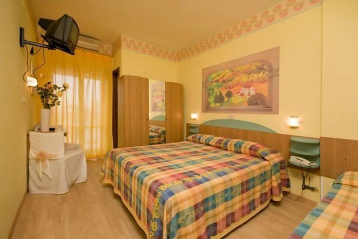 Room 7 of 62