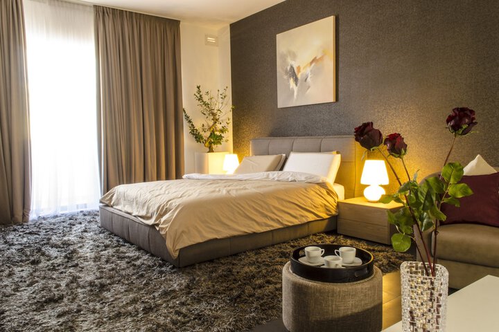 Room 2 of 33