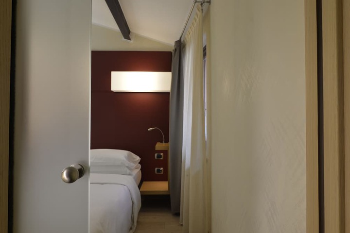 Room 7 of 52