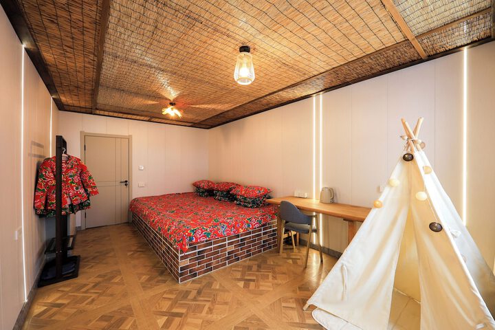 Room 25 of 84