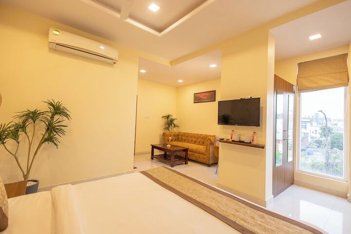 Room 11 of 20