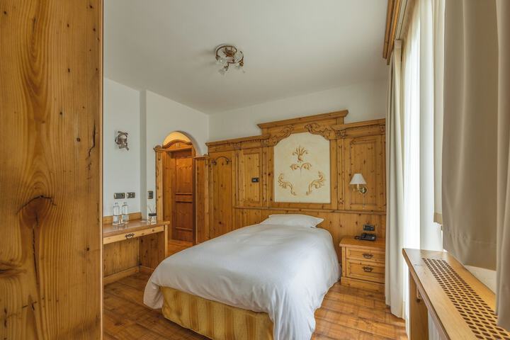 Room 3 of 24