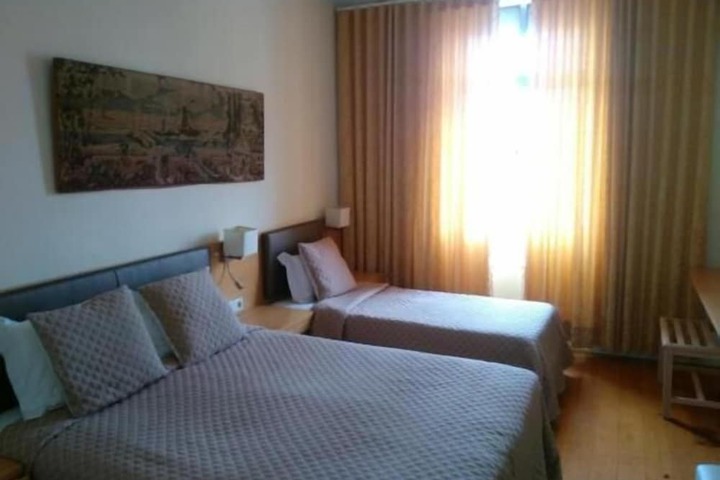 Room 12 of 37