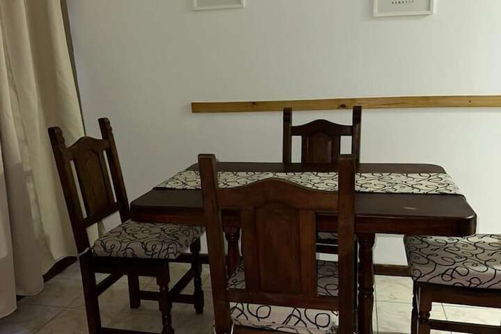 Room 6 of 11