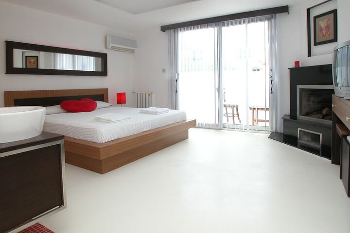 Room 6 of 20