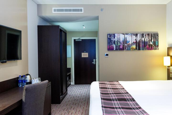 Room 6 of 25